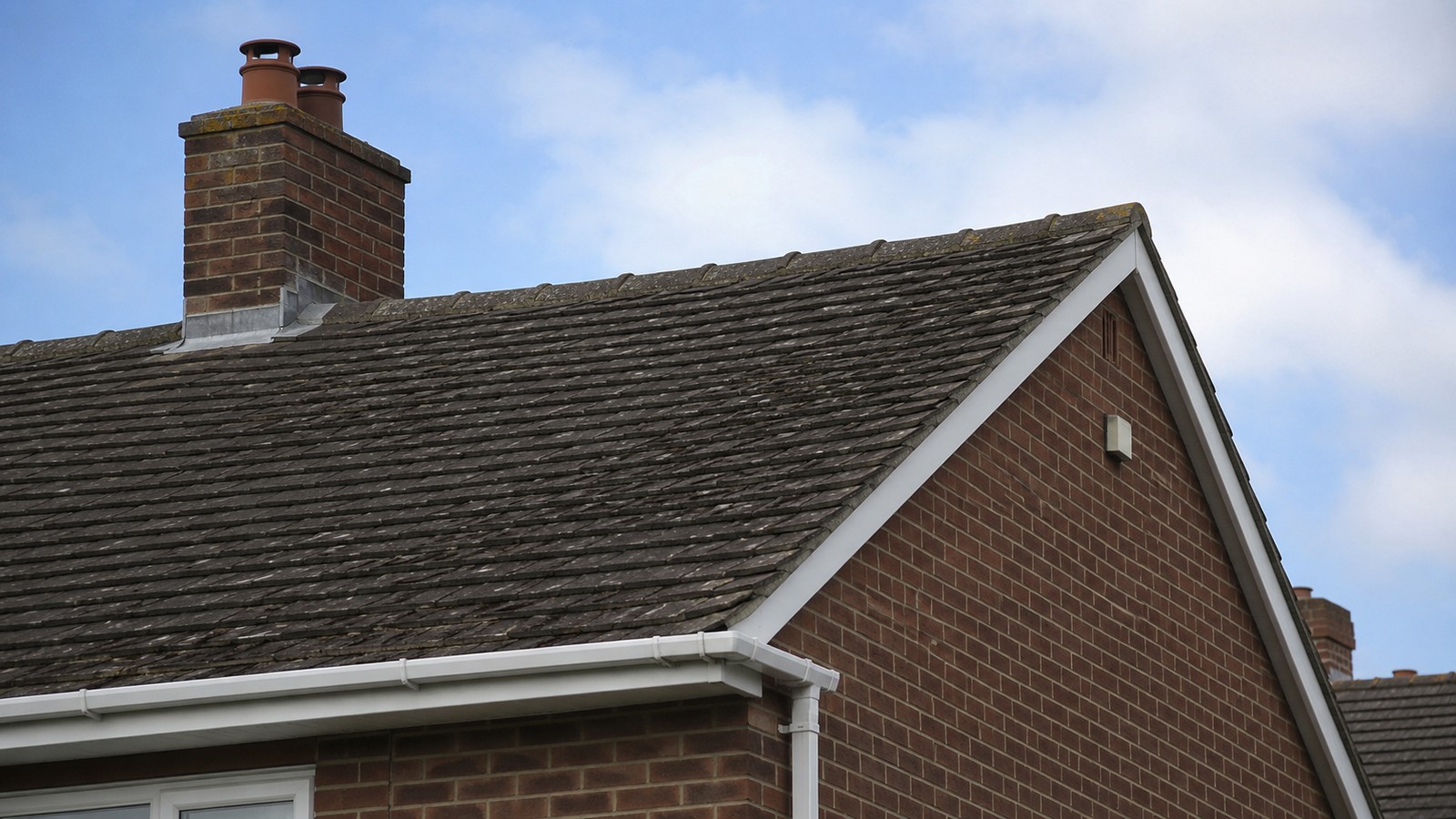 UK house detail relevant to cracks after a house extension